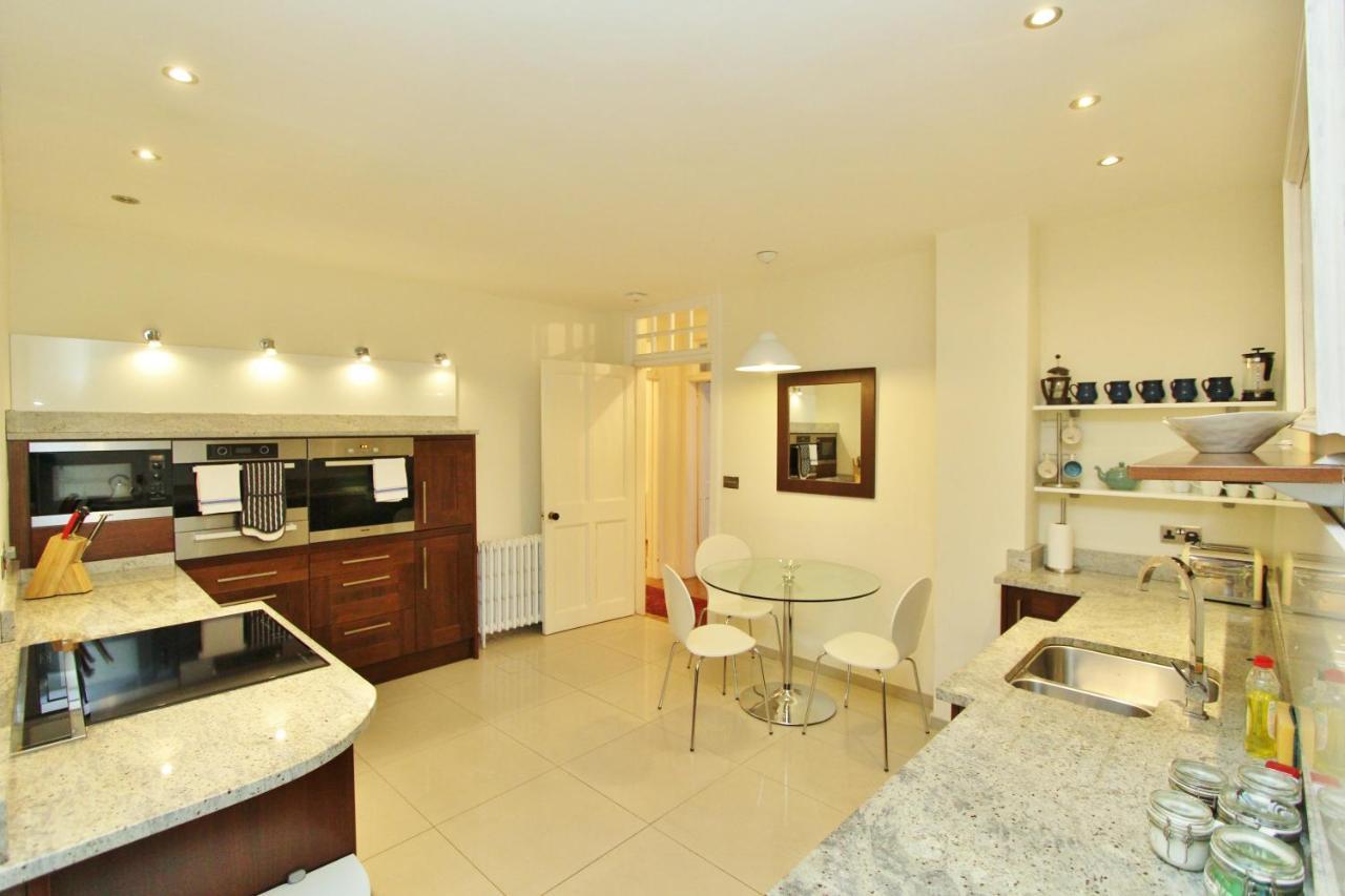 Ramsay Garden - Spacious 3-Bedroom Apartment Next To Edinburgh Castle Esterno foto